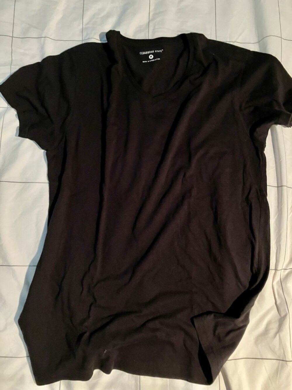 Cedarwood State Black Shirt Sleeve Vneck Shirt M